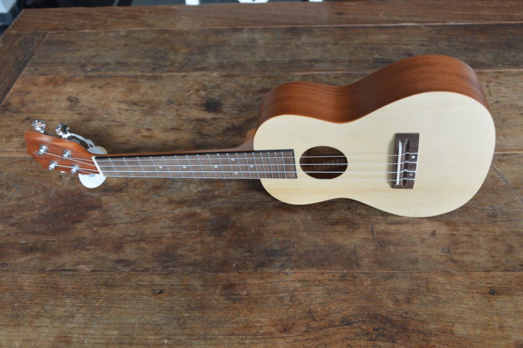 Ukulele concert Harley Benton UK-10S massieve spruce top